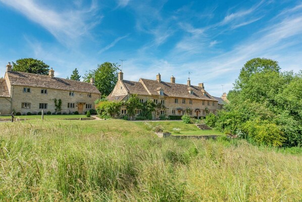 المنشأة من الخارج