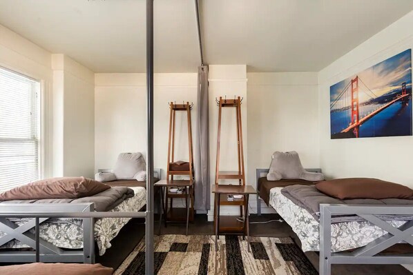 Superior Dört Kişilik Oda, Ortak Banyo, Park Manzaralı (Golden Gate Park View)