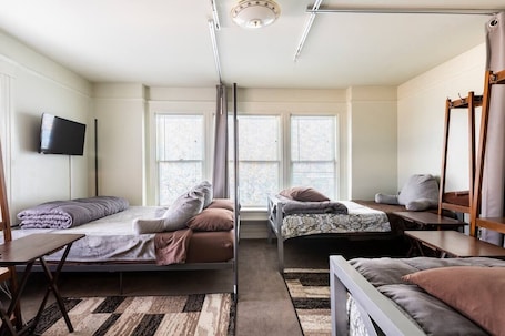 Superior Quadruple Room, Shared Bathroom, Park View (Golden Gate Park View)