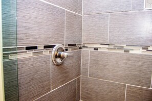 Shower, jetted tub, hair dryer, towels