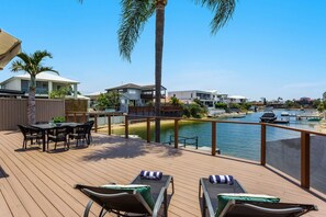 Outdoor dining - Tropical Dreaming (Heated Pool) (Gold Coast)