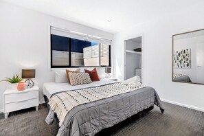 4 bedrooms - Tropical Dreaming (Heated Pool) (Gold Coast)