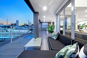 Terrace/patio - Luxury Villas The Grand (Heated Pool) (Gold Coast)