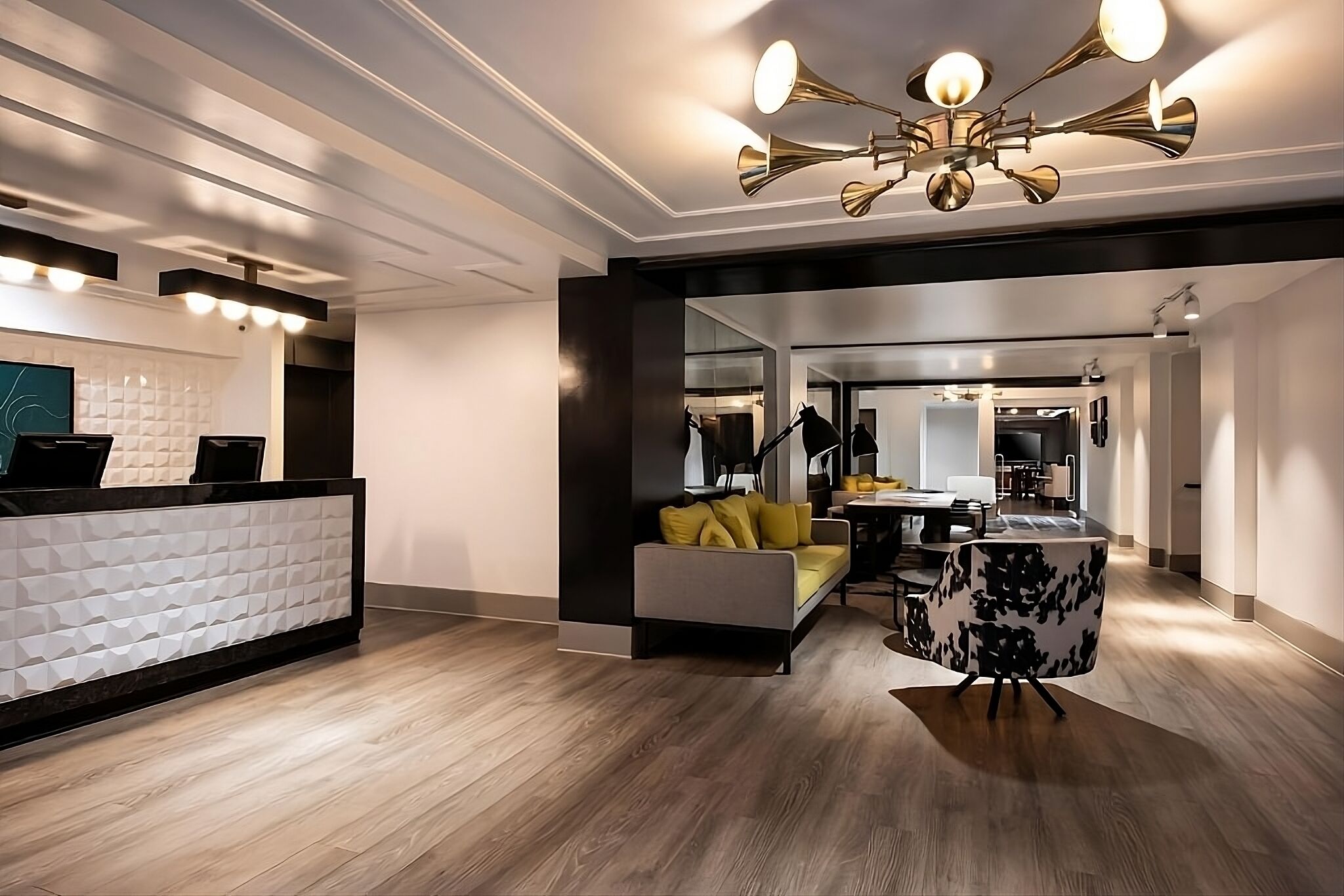 2 Spacious Units, Discover Santa Monica Pier Aquarium! Onsite Lounge & Bar
