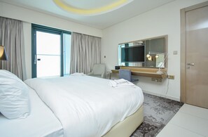 Signature Apartment, Non Smoking, Balcony | 1 bedroom, Egyptian cotton sheets, premium bedding, in-room safe - Business Bay Paramount Towers 1BR (Dubai)
