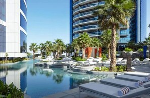 3 outdoor pools - Business Bay Paramount Towers 1BR (Dubai)
