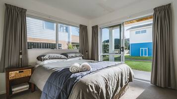 4 bedrooms, desk, iron/ironing board, free WiFi