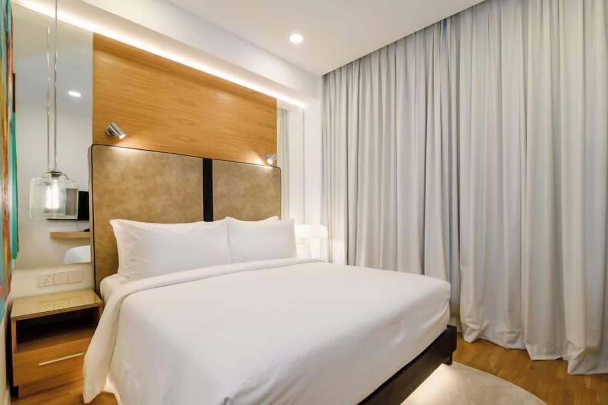 Minibar, in-room safe, desk, laptop workspace