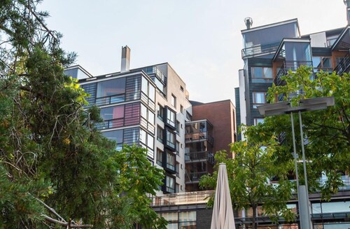 2ndhomes Deluxe Studio w Sauna & Balcony
