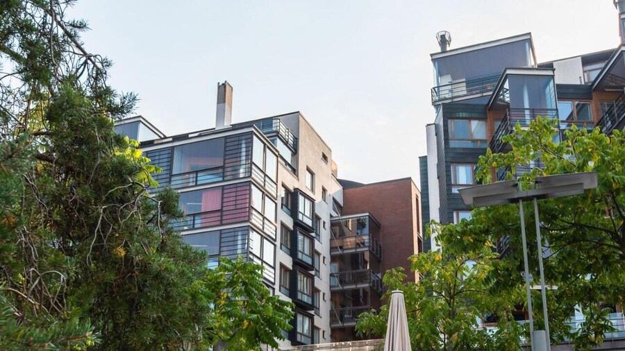 2ndhomes Deluxe Studio w Sauna & Balcony