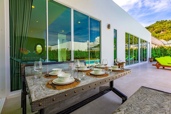 Luxury Villa | Terrace/patio