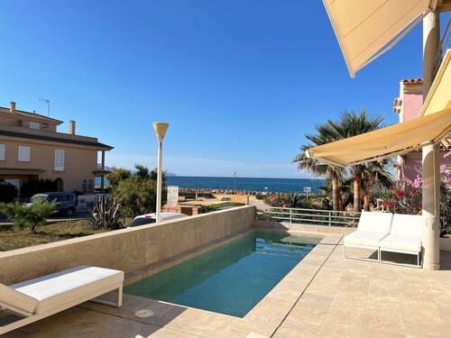 MARINA PORT Sea views, beach 50m, wireless internet, large terraces.