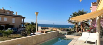 MARINA PORT Sea views, beach 50m, wireless internet, large terraces.