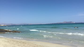 Una spiaggia nelle vicinanze