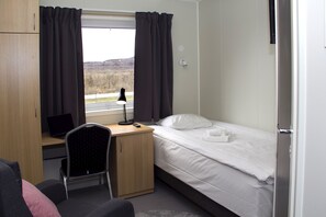 单人房 | 防过敏的被褥、办公桌、遮光窗帘、隔音