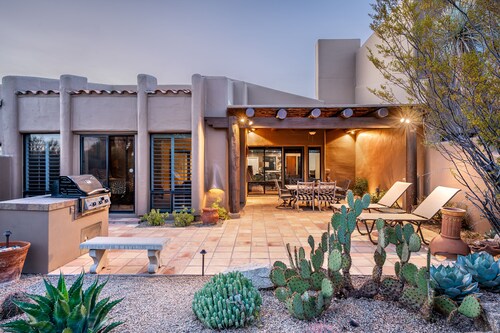 Exclusive Boulder's Retreat near Downtown Cave Creek, hiking, scenic views.