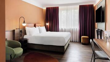 Superior kamer, 1 kingsize bed, uitzicht op de binnenplaats | 1 slaapkamer, hypoallergeen beddengoed, een kluis op de kamer