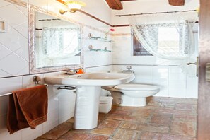 Ensemble douche/baignoire, bidet