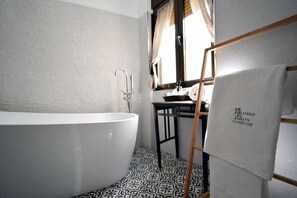 Combined shower/tub, hair dryer, towels, soap