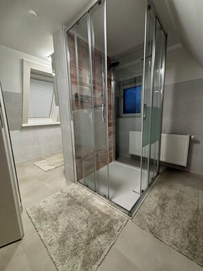 Dusche, Seife, Toilettenpapier