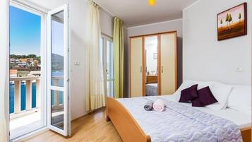 2 Schlafzimmer, BĂŒgeleisen/BĂŒgelbrett, WLAN, BettwĂ€sche