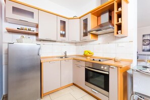 Refrigerador, horno, parrilla de estufa y lavavajillas