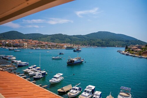 Beautiful Apartment Antea with sea view