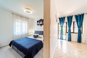 4 habitaciones, escritorio, tabla de planchar con plancha y wifi 
