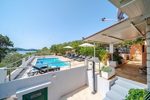 Pool - Beautiful Holiday Home with private pool (Vela Luka)