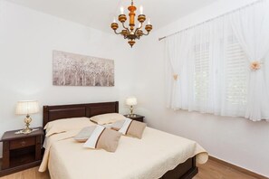 2 bedrooms, WiFi, bed sheets