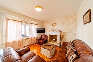 Télévision, cheminée