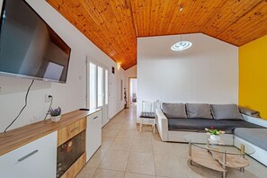 TV - Beautiful Villa with private pool and sea view (Vela Luka)