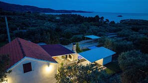Exterior - Two-Bedroom House with Lovely Garden (Vela Luka)