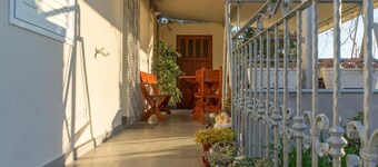 Two-Bedroom House with Lovely Garden