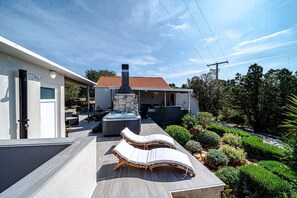 Terrace/patio - Two-Bedroom House with Lovely Garden (Vela Luka)