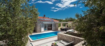 Holiday Home Ivona / Beautiful Holiday Home With Private Pool