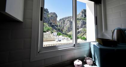 Rural house with views of the Cañón del Bailón and in the centre of Zuheros.