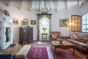 Interior - Unique hilltop villa in Provence, stunning private pool, 6+bdrms + optional gite (Beaucaire)