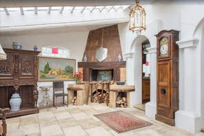 Interior - Unique hilltop villa in Provence, stunning private pool, 6+bdrms + optional gite (Beaucaire)