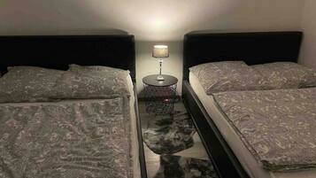 1 Schlafzimmer, BĂŒgeleisen/BĂŒgelbrett, kostenloses WLAN, BettwĂ€sche