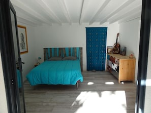 1 bedroom, travel crib, free WiFi - Le Bananier: Apartment in a charming "typical Canaulaise" villa (Lacanau)