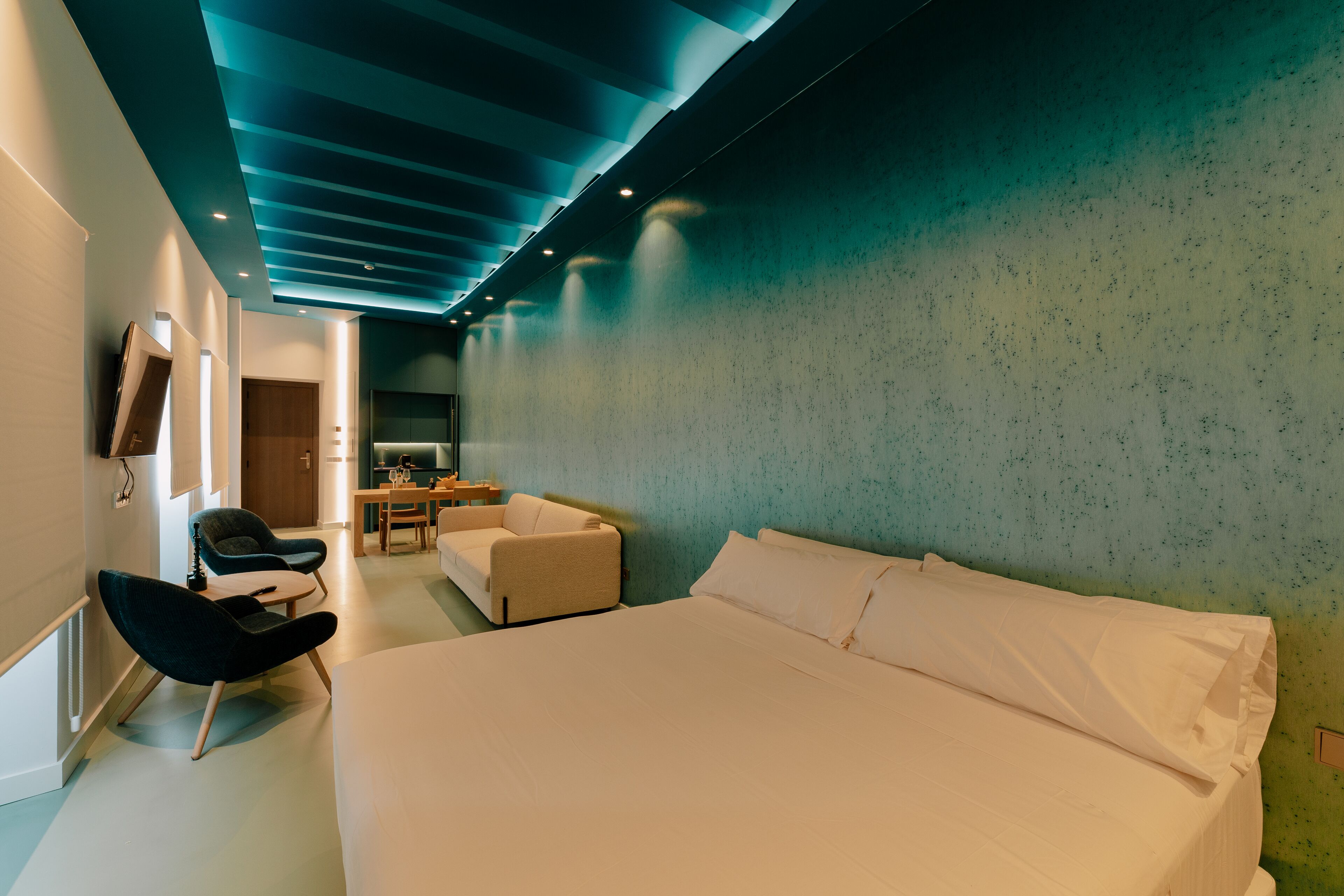 Minibar, in-room safe, individually decorated, individually furnished