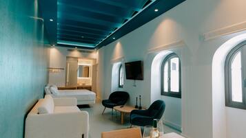 APARTAMENTO AGUAMARINA | Minibar, in-room safe, individually decorated, individually furnished