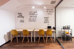 Dining - Hostelle - Women only hostel Barcelona (Barcelona)
