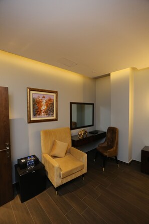 Junior Studio | Iron/ironing board, cribs/infant beds, bed sheets - The Orchard Hotel (Lahore)