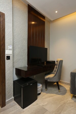 Double Room | Iron/ironing board, cribs/infant beds, bed sheets - The Orchard Hotel (Lahore)