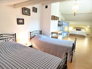 5 Schlafzimmer, Bügeleisen/Bügelbrett, Reisekinderbett, WLAN