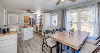 Cozy Home off I-85, 35 minutes from NC and SC border