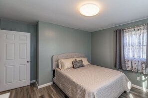 4 slaapkamers, een strijkplank/strijkijzer, gratis wifi, beddengoed