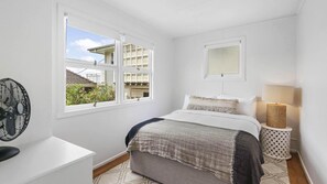 Unclassified image, 4 of 30, button